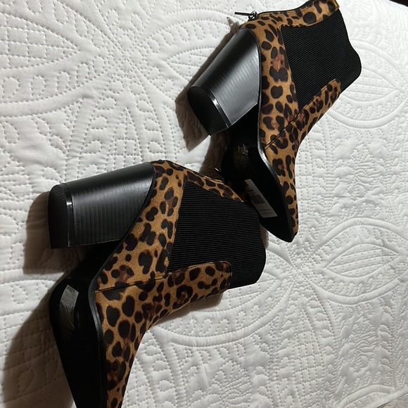 Leopard Elastic Boot - Picture 2 of 5
